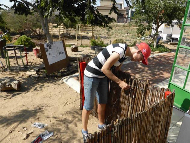 Repairs to the bamboo screen Repairs to the bamboo screen